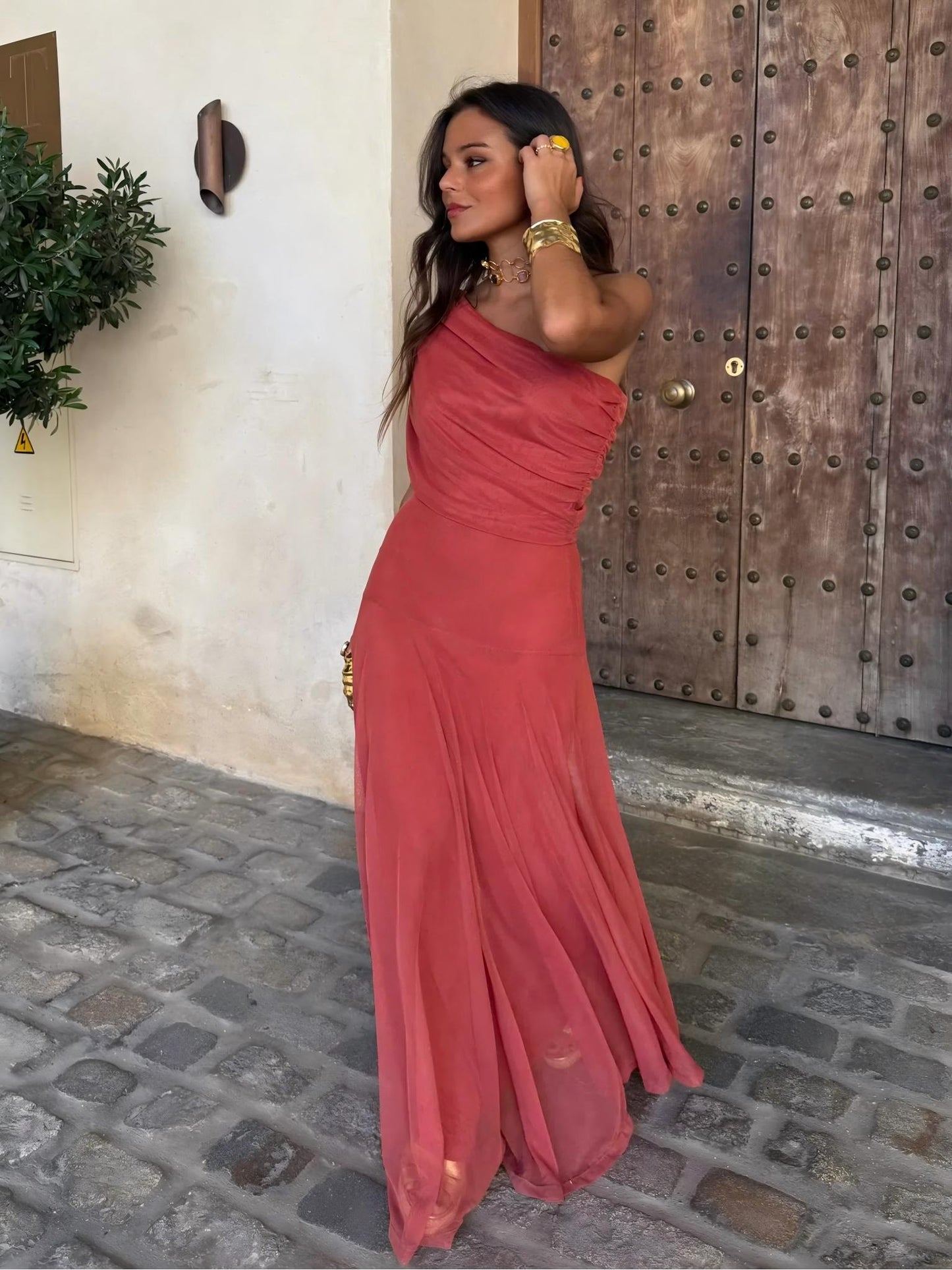 INÉS™ | VESTIDO LARGO DE MALLA ASIMÉTRICO